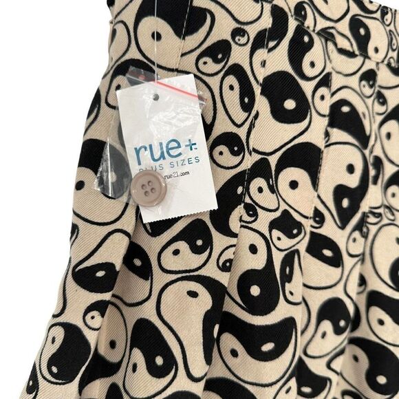 Yin Yang Mini Skirt Pleated Y2K Rue 21 Plus Black Cream Size 1X NEW Alternative - Picture 4 of 6